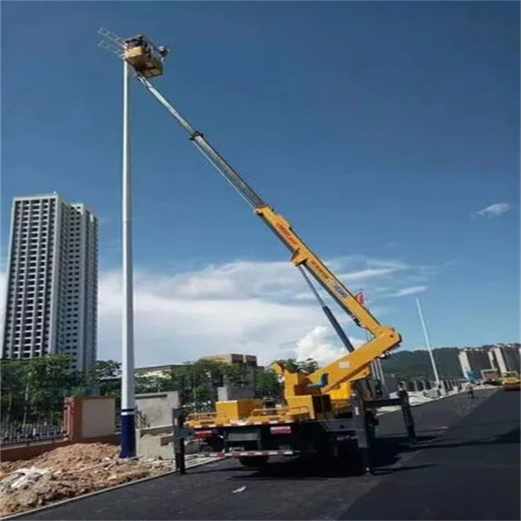 西平维修路灯的曲臂升降车出租