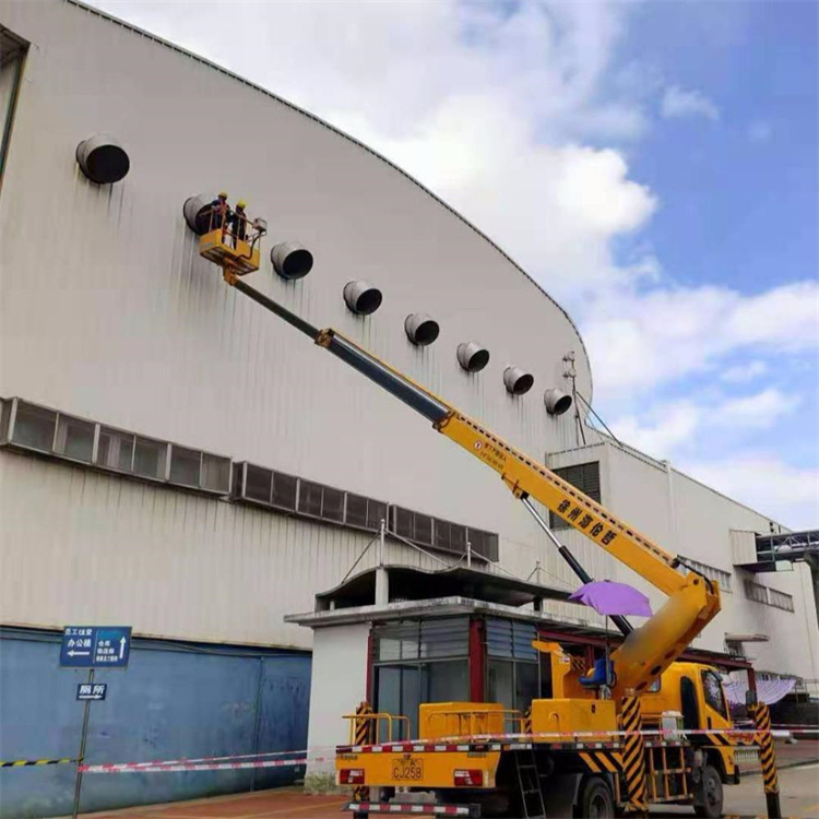 西平高空作业车出租服务：专业广告牌安装解决方案