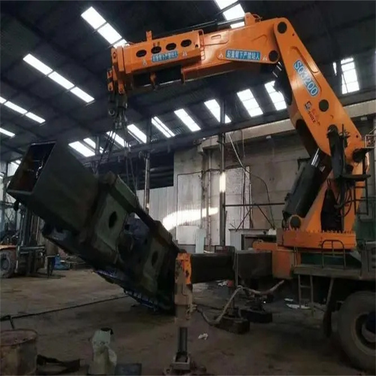 西平130吨折臂吊车出租吊机租赁附近电话