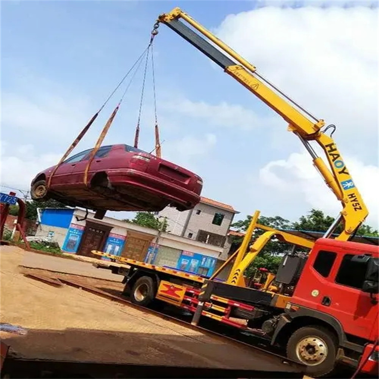 西平吊车吊汽车的正确方法